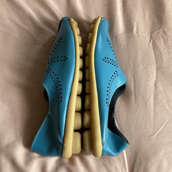 EUC Leather Driving Moc Loafers Laser Cut Out. Only worn a few times. - Picture 6 of 6